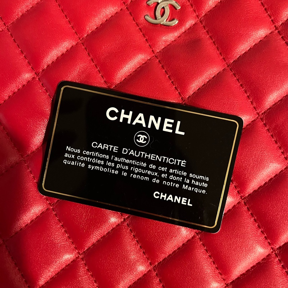 Chanel lambskin clutch with charms - Picture 7 of 7